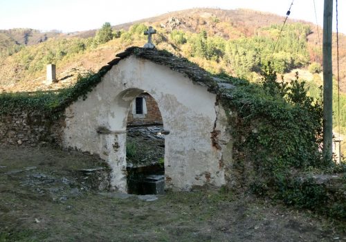 OS BAOS, LA IGLESIA TENEBROSA DE RIBEIRA DE PIQUÍN