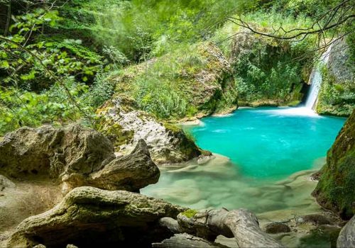 Ruta al Nacedero del Urederra, el río de las cascadas azules de Navarra